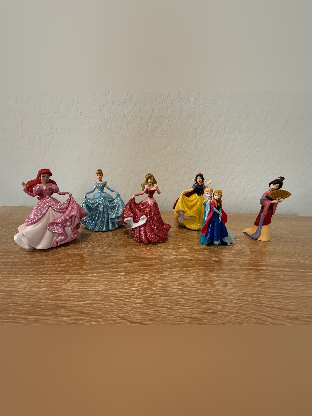 6 Disney princess figurines